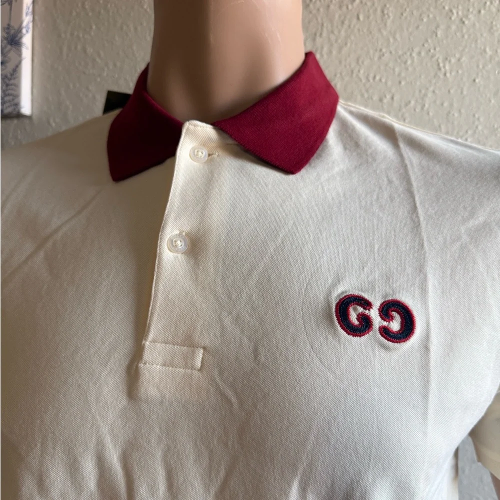 Gucci Elegant Cream Polo Shirt with Burgundy Collar